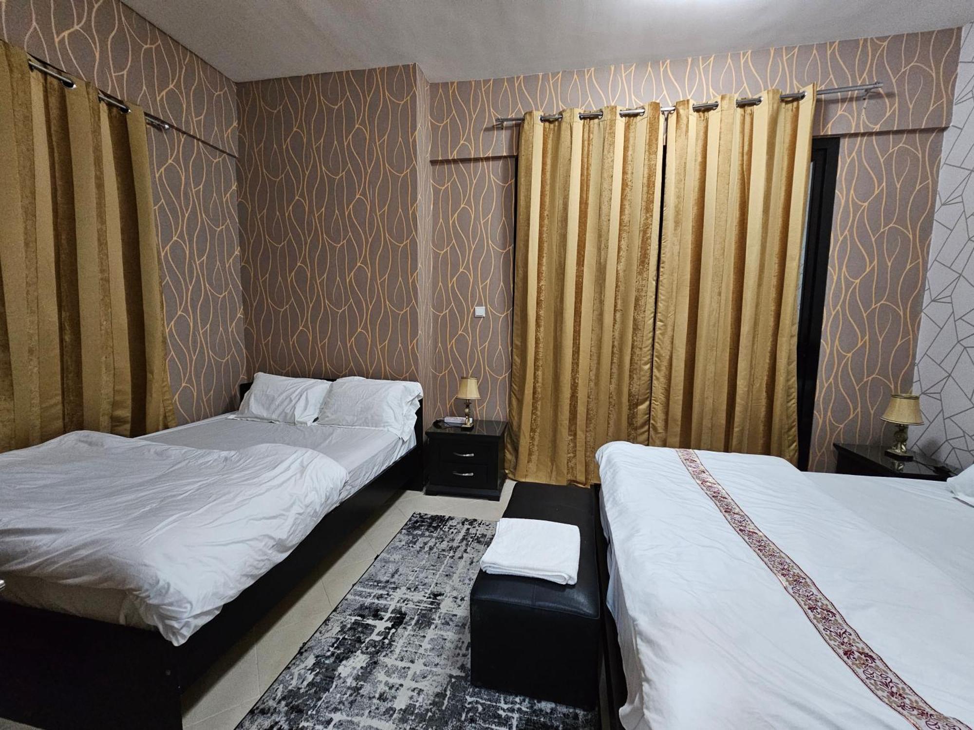 Freshlook 2 Bhk In Marina 707 Appartement *